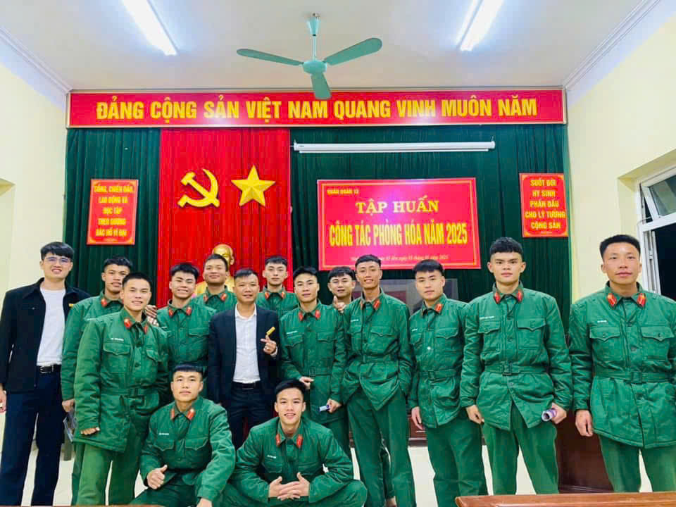 Thiên An gặp gỡ và làm việc cùng các chiến sĩ chuẩn bị ra quân